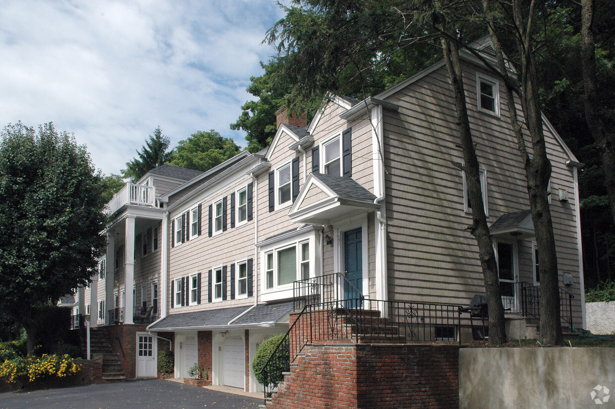 Foto del edificio - 131 Mine Brook Rd