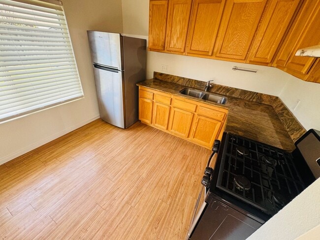 Foto del edificio - Mission Oaks 3-Bedroom Gem