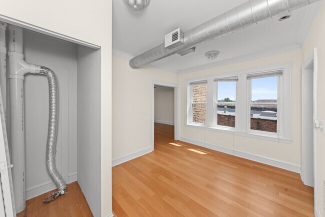 Foto del edificio - 2347 W Fullerton Ave