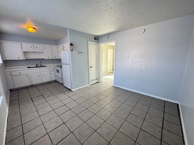 Foto del edificio - 1405 N Gray St