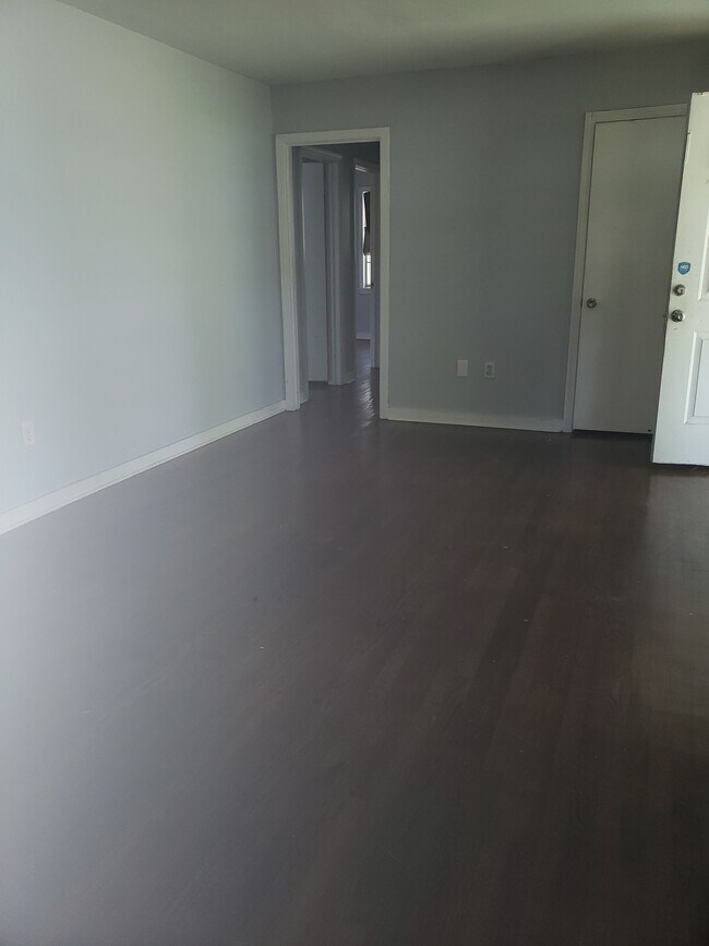 Foto del edificio - 563 N Park Dr