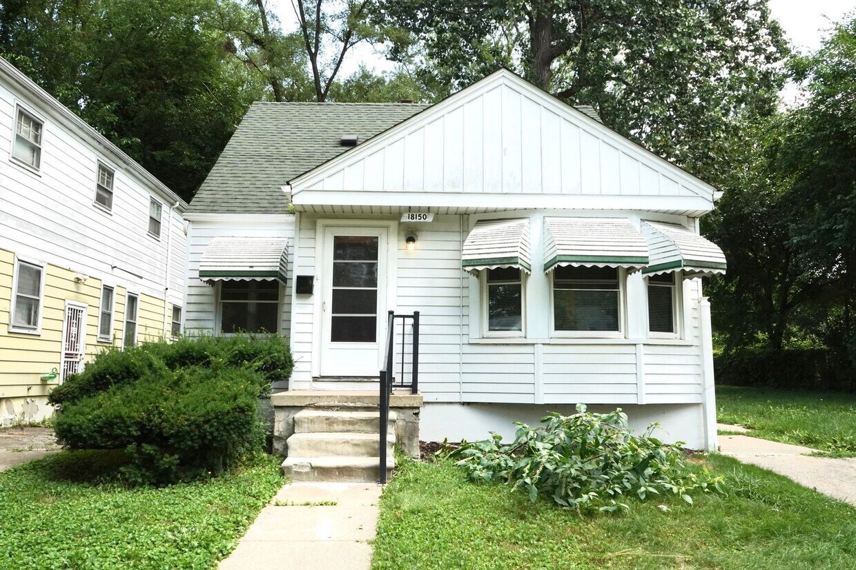 Foto principal - Renovated 3-Bedroom Home – We Welcome Sect...