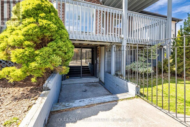 Building Photo - 40 Rosemount Ave