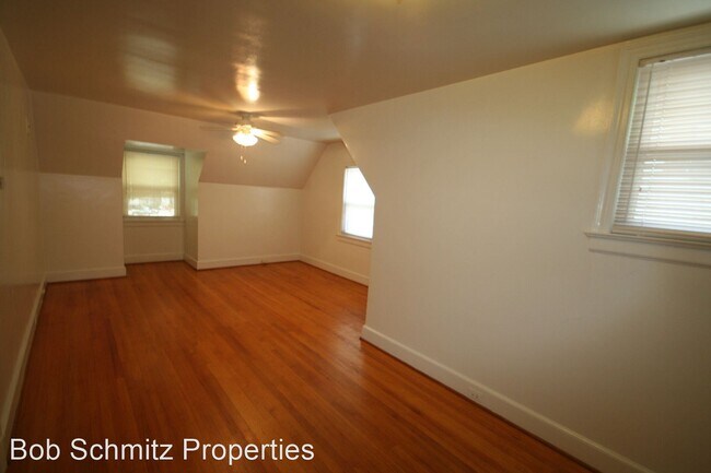 Building Photo - 1408 W Chapel Hill St