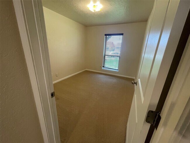 Building Photo - 4215 Worrell Dr