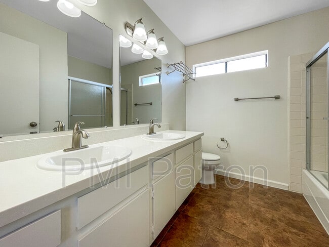 Foto del edificio - 21909 Huron Ln