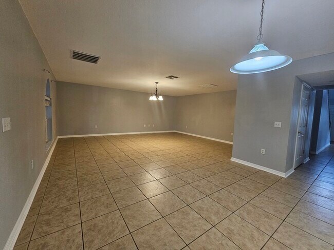 Foto del edificio - Remodeled 4/3.5 Two-story Home for Rent!