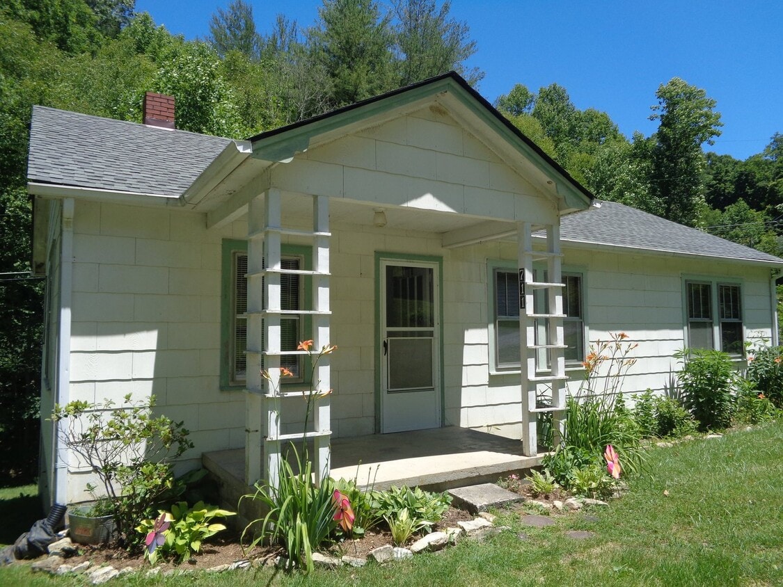 711 Love Hollow Rd, Vilas, NC 28692 House Rental in Vilas, NC