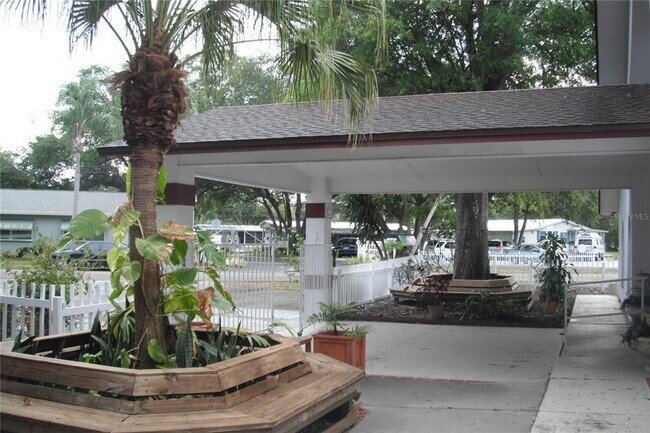 Building Photo - 945 7th St NW