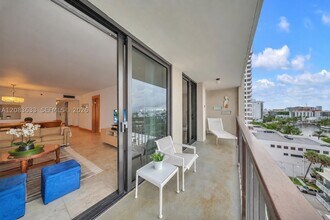 Building Photo - 2625 Collins Ave