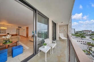 Building Photo - 2625 Collins Ave