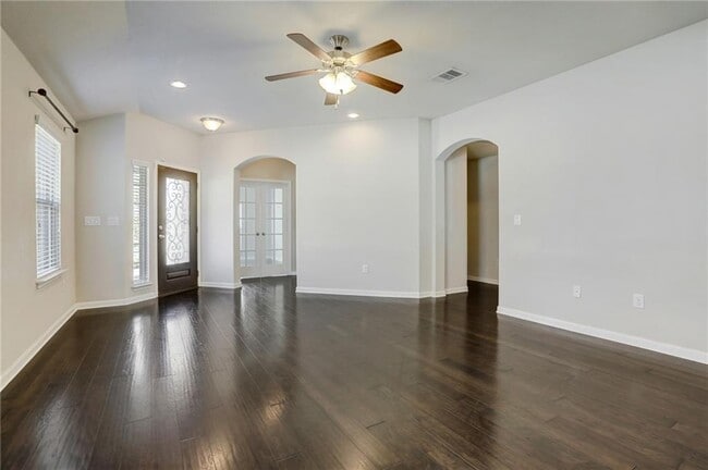 Foto del edificio - 5151 Scenic Lake Dr