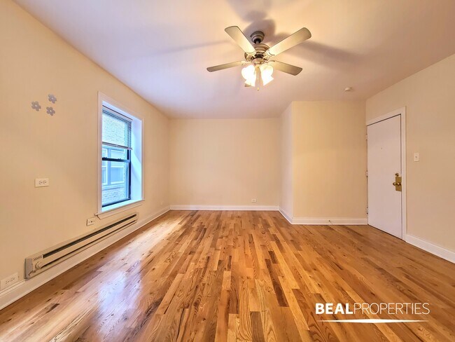 Foto del edificio - 819 W Cornelia Ave