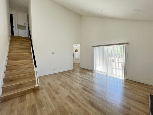 Building Photo - 843 Rimrock Cir