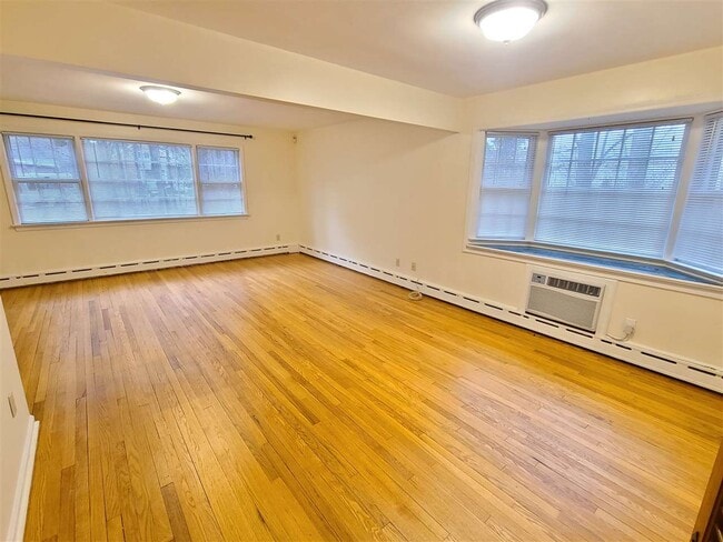 Building Photo - 16 Orchard St