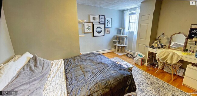 Foto del edificio - Huge, unique loft style 3 bed!!