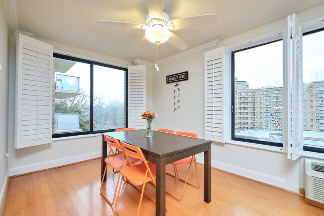 Foto del edificio - 2501 Calvert St NW