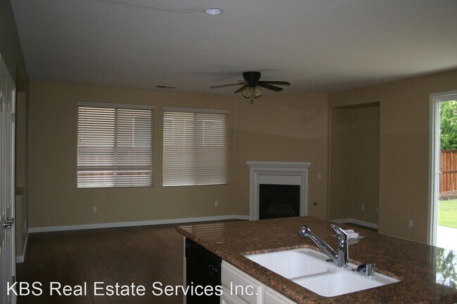 Building Photo - 4 br, 2 bath House - 10324 Sharktooth Peak Dr