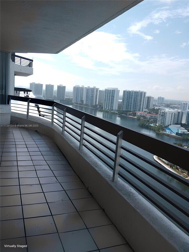 Foto del edificio - 3530 Mystic Pointe Dr