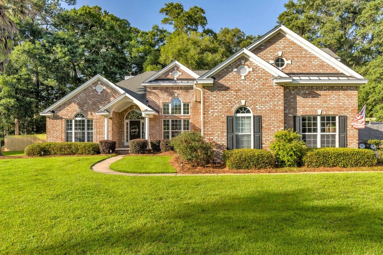 Primary Photo - Gorgeously Updated 4 Bed/3.5 Bath in Tranq...