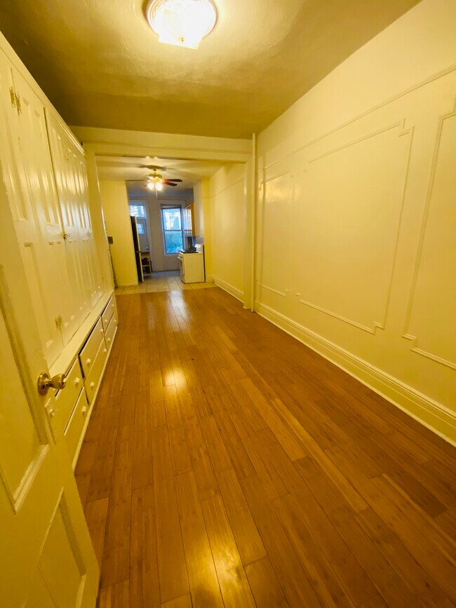 Building Photo - 1716 Himrod St
