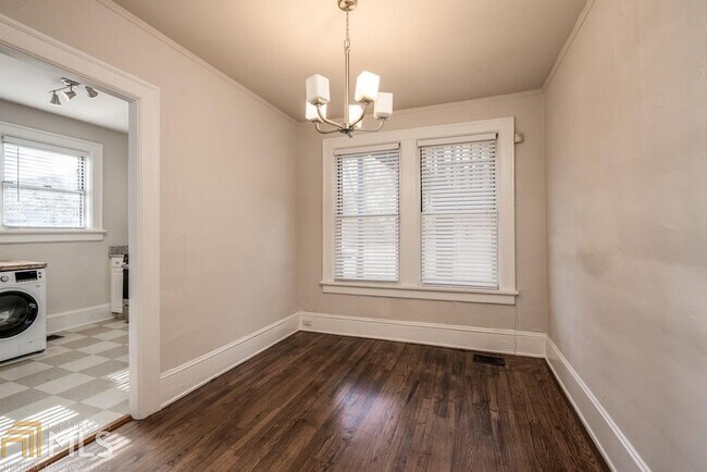 Foto del edificio - 716 Lakeview Ave NE