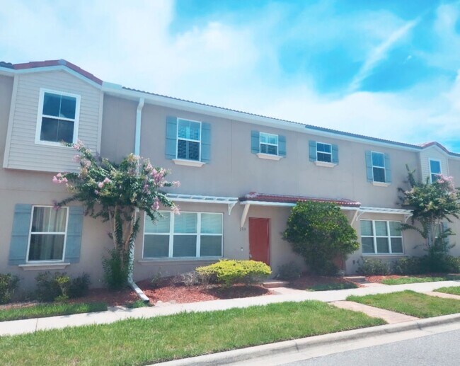 Building Photo - Stunning 3 bedroom, 2 and half bath townho...