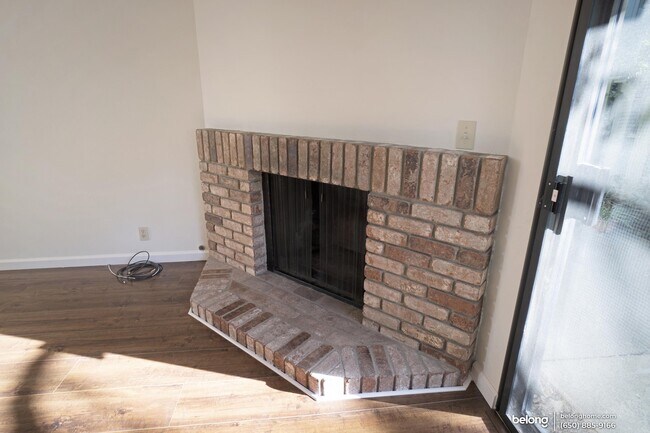 Building Photo - 1070 Mercedes Ave