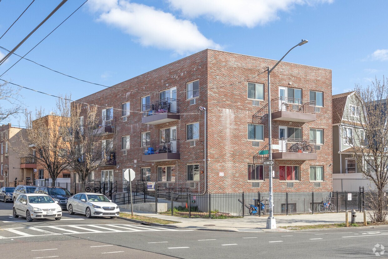 Building Photo - 109-03 34th Ave