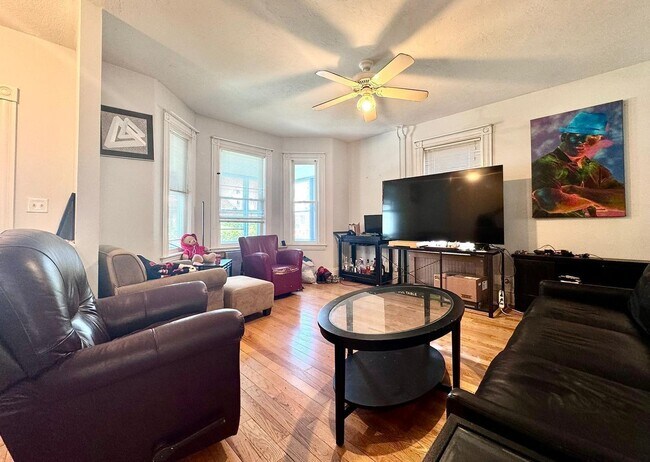 Foto del edificio - HOT NEWTON LISTING!!!