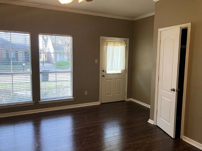 Foto del edificio - 351 Meadow Crossing Dr
