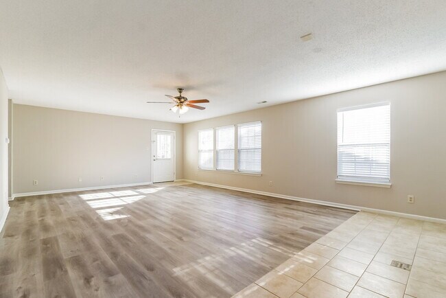Building Photo - 2217 Westmere Dr