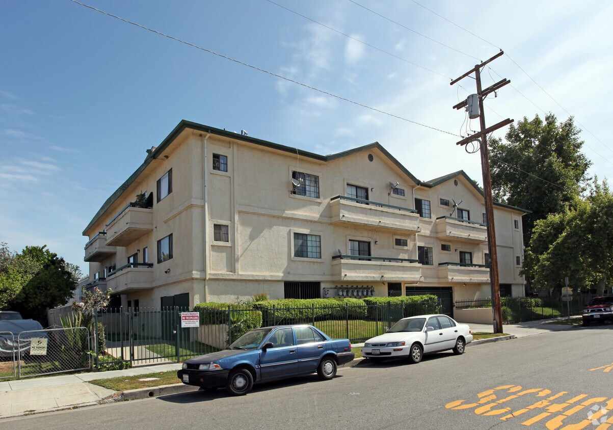 Primary Photo - 7007 Vassar Ave