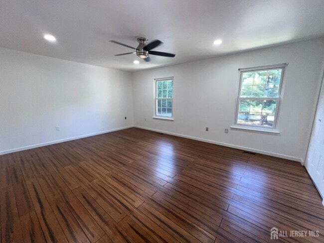 Foto del edificio - 68 Delancy Ct