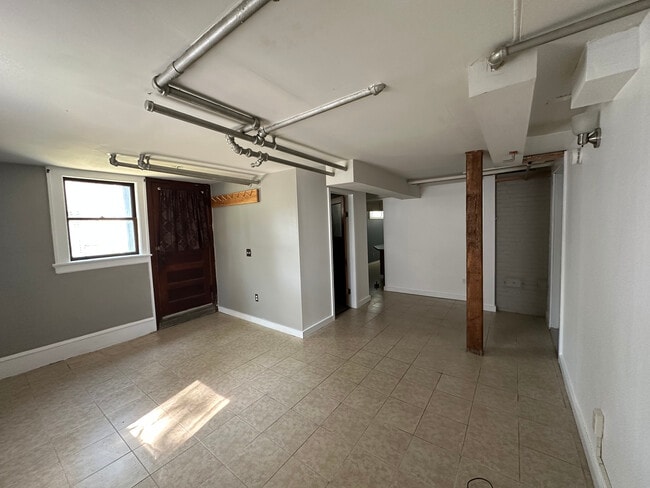 Building Photo - 289 S Winooski Ave