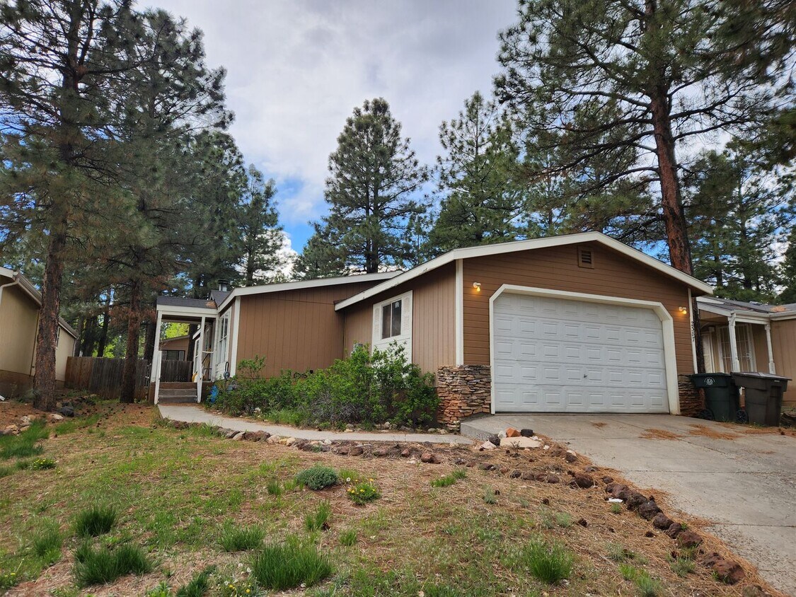 Primary Photo - Railroad Springs Home For Rent