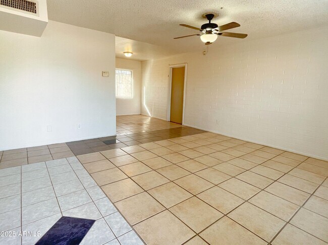 Building Photo - 1601 W Darrel Rd