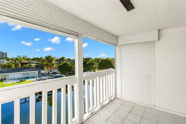 Building Photo - 455 Paradise Isle Blvd