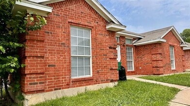 Building Photo - 520 Strata Dr