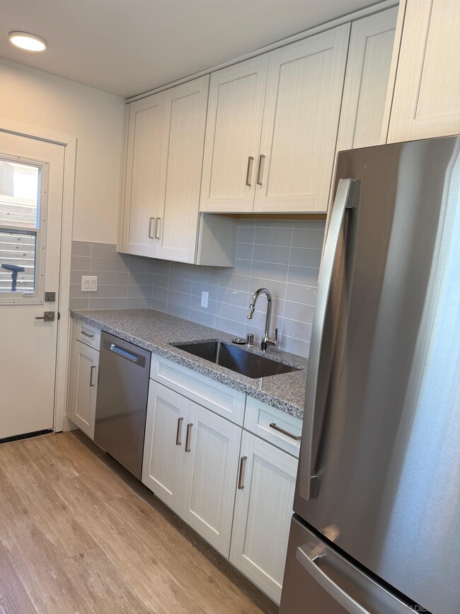 Building Photo - 6059 La Jolla Hermosa Ave