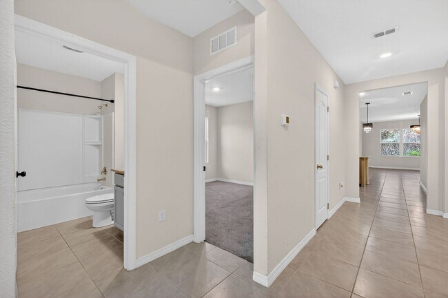 Foto del edificio - Available Now in Tavares | 2023 Built 4BR/2BA Home with 2-Car Garage