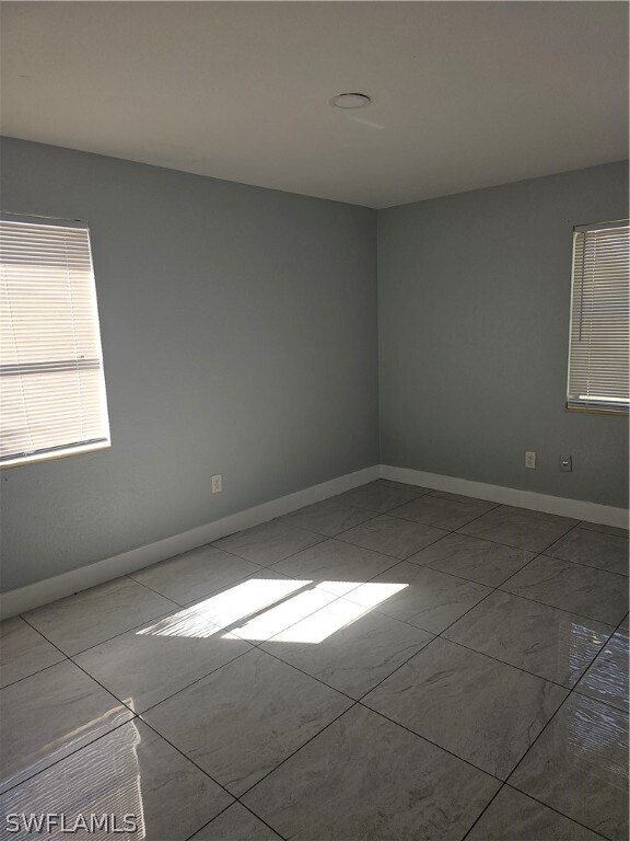 Foto del edificio - 2828 Central Ave