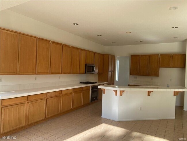 Foto del edificio - 5 br, 3 bath House - 40817 Los Amores Ct