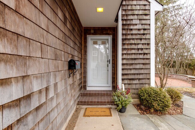 Foto del edificio - 186 E Winthrop Ln