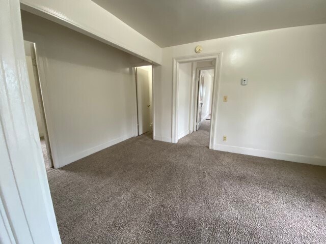 Livingroom a - 320 N Adams St