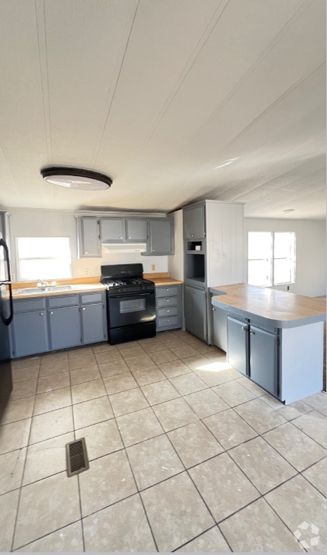 Building Photo - 6345 N Dona Ana Rd