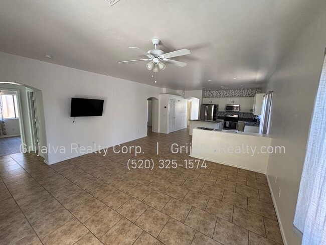 Foto del edificio - Charming 4-Bedroom, 2 Bath Rancho Sahuarit...