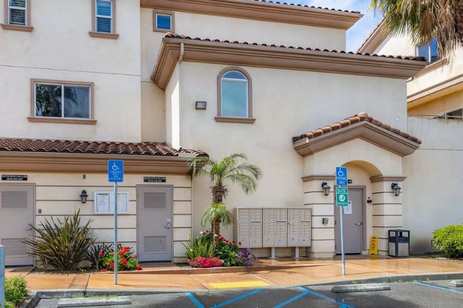 Building Photo - 17168 Newhope St