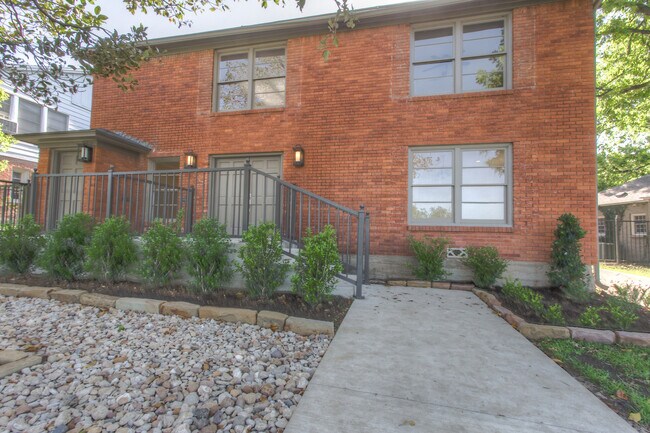 Building Photo - Fantastic Remodel in a Perfect Location!