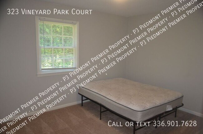 Foto del edificio - 323 Vineyard Park Ct